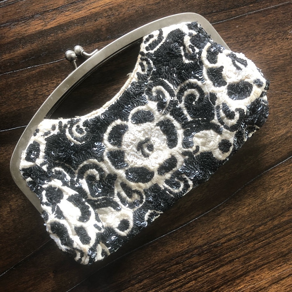 White House Black Market clutch ✨